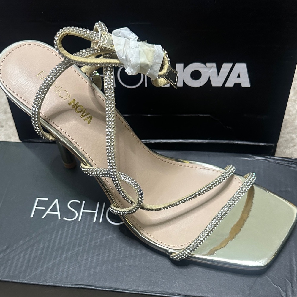 Fashion Nova Sz 9. Metallic Gold Strappy Heels